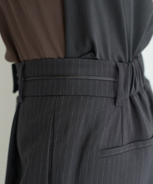 YECCA VECCA（イェッカヴェッカ）の「ウエストデザインワイドストレートパンツ（スラックス・レディース・ストライプ/ブラウン・M/S/M-L）」の15枚目の写真