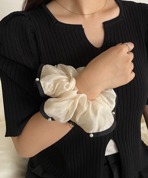 prose verse（プロズヴェール）の「パール付きパイピングシフォンシュシュ（シュシュ・レディース・ブラック/アイボリー・FREE）」の5枚目の写真