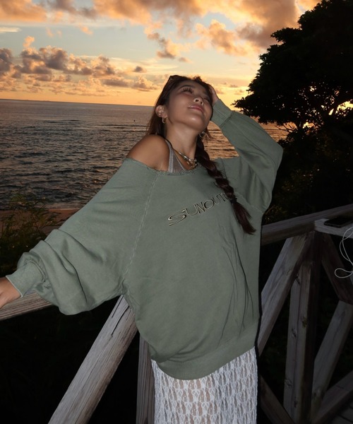 INTER FACTORY（インターファクトリー）の「moeka - SUNOUTFIT オフショルスウェット（スウェット・レディース・リアルツリーカモ/レッド/カーキ・FREE）」の17枚目の写真