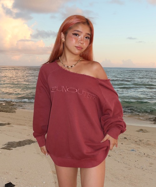 INTER FACTORY（インターファクトリー）の「moeka - SUNOUTFIT オフショルスウェット（スウェット・レディース・リアルツリーカモ/レッド/カーキ・FREE）」の15枚目の写真