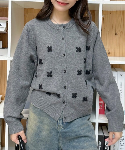 Good Riddance(グッドリダンス)の「【Good Riddance】花刺繍 クルーネック ボタンニットカーディガン(カーディガン/ボレロ・レディース・グレー/レッド/パープル・FREE)」の12枚目の写真
