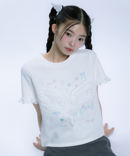 monepine(モネピネ)の「feather lace print Tee/羽レースプリントT(Tシャツ/カットソー・レディース・ホワイト/ライトブルー・1/2)」の1枚目の写真