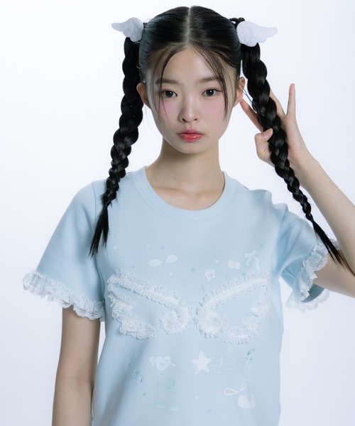 monepine(モネピネ)の「feather lace print Tee/羽レースプリントT(Tシャツ/カットソー・レディース・ホワイト/ライトブルー・1/2)」の2枚目の写真