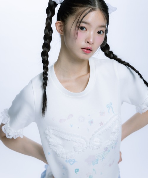 monepine(モネピネ)の「feather lace print Tee/羽レースプリントT(Tシャツ/カットソー・レディース・ホワイト/ライトブルー・1/2)」の3枚目の写真