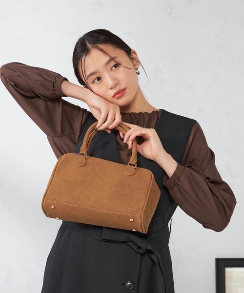 a.v.v(アーヴェヴェ)の「スエードボストンバッグ(ボストンバッグ・レディース・ブラック/ブラウン/ベージュ・38)」の4枚目の写真