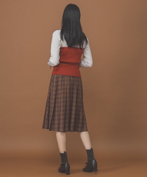 ALAND(エーランド)の「3.3 Field Trip/キャミ付きボタンニット(ニット/セーター・レディース・ブラック/ホワイト×レッド/グレー・FREE)」の10枚目の写真