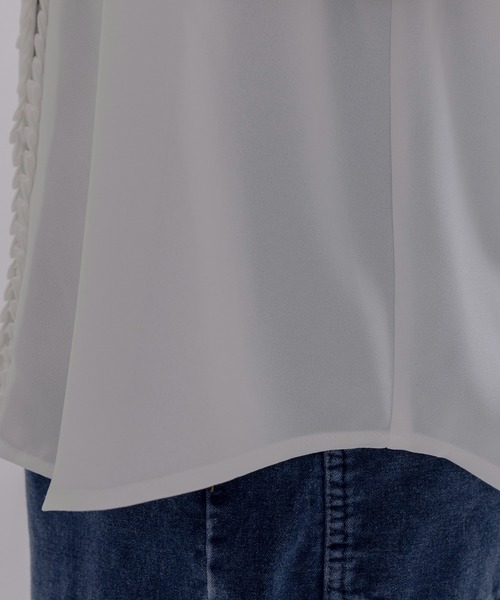 Eimee Law（エイミーロウ）の「プリーツフリルジョーゼットブラウス（シャツ/ブラウス・レディース・ボルドー/オフホワイト/ブラック/サックスブルー・FREE）」の9枚目の写真