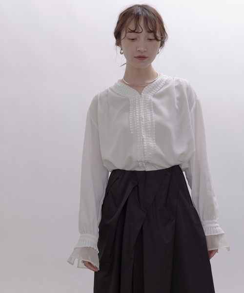 Eimee Law（エイミーロウ）の「プリーツフリルジョーゼットブラウス（シャツ/ブラウス・レディース・ボルドー/オフホワイト/ブラック/サックスブルー・FREE）」の17枚目の写真