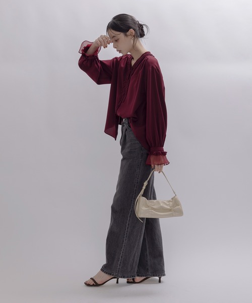 Eimee Law（エイミーロウ）の「プリーツフリルジョーゼットブラウス（シャツ/ブラウス・レディース・ボルドー/オフホワイト/ブラック/サックスブルー・FREE）」の21枚目の写真