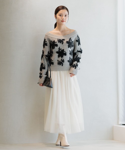 Andemiu（アンデミュウ）の「フラワージャガードオフショルニット586700（ニット/セーター・レディース・グレー/ライトブルー/ライトベージュ・FREE）」の4枚目の写真