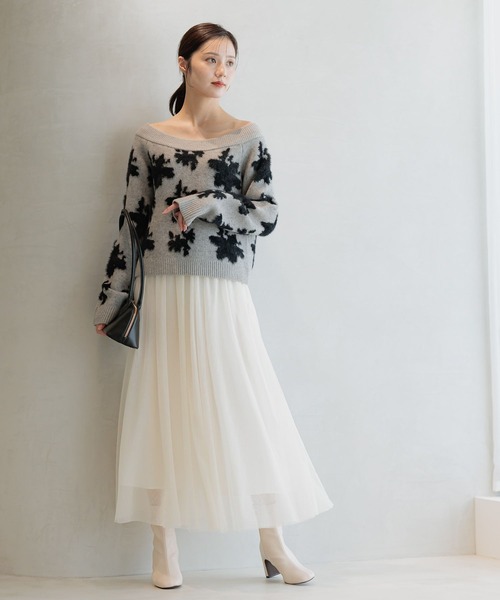 Andemiu（アンデミュウ）の「フラワージャガードオフショルニット586700（ニット/セーター・レディース・グレー/ライトブルー/ライトベージュ・FREE）」の5枚目の写真