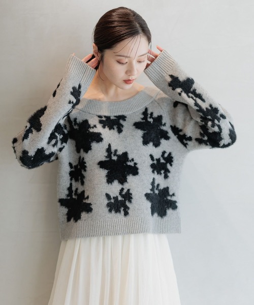 Andemiu（アンデミュウ）の「フラワージャガードオフショルニット586700（ニット/セーター・レディース・グレー/ライトブルー/ライトベージュ・FREE）」の7枚目の写真