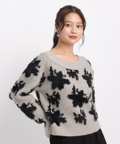 Andemiu（アンデミュウ）の「フラワージャガードオフショルニット586700（ニット/セーター・レディース・グレー/ライトブルー/ライトベージュ・FREE）」の21枚目の写真
