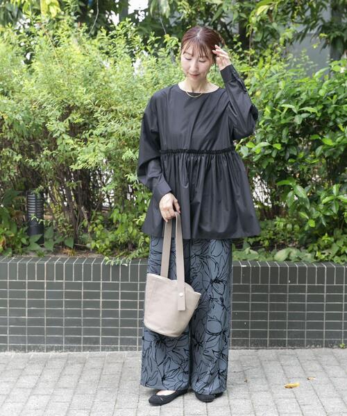 ITEMS URBANRESEARCH（アイテムズ アーバンリサーチ）の「ウエストギャザーブラウス（シャツ/ブラウス・レディース・ブラウン/ストライプ/ブラック・FREE）」の11枚目の写真