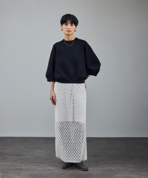 SALON adam et rope'（サロン アダム エ ロペ）の「【WEB限定】スウェットライクフォルムニットプルオーバー（ニット/セーター・レディース・ブラック/ブラウン/グレー・FREE）」の4枚目の写真