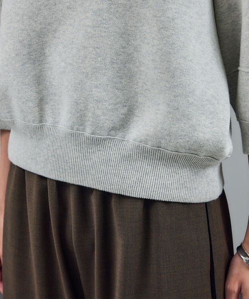 SALON adam et rope'（サロン アダム エ ロペ）の「【WEB限定】スウェットライクフォルムニットプルオーバー（ニット/セーター・レディース・ブラック/ブラウン/グレー・FREE）」の21枚目の写真