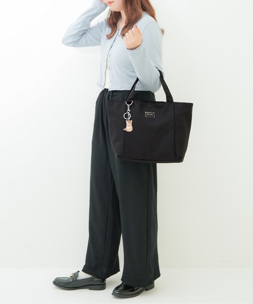 PAUL & JOE ACCESSOIRES(ポールアンドジョーアクセソワ)の「【PAUL & JOE ACCESSOIRES /ポール アンド ジョー アクセソワ 】 CASUAL・PLATE METAL チャーム付きトートバッグ(トートバッグ・レディース・ブラック・FREE)」の12枚目の写真