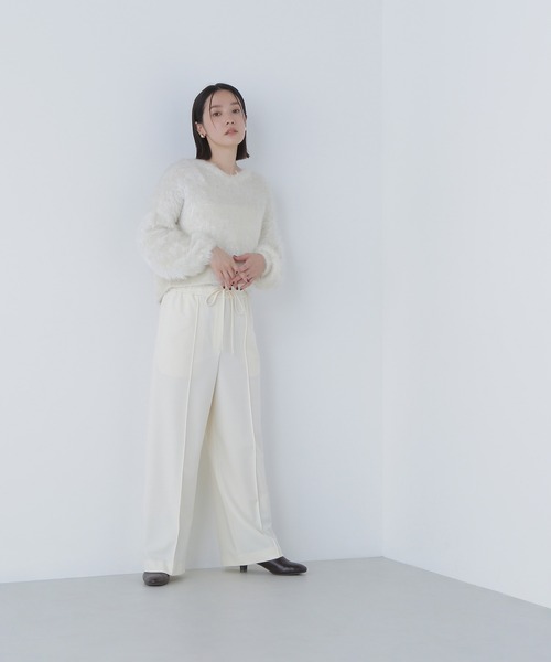 NATURAL BEAUTY BASIC（ナチュラルビューティーベーシック）の「◇【Oggi・sweet掲載】【ちょうど、いい服】楽してごめん！はくだけきちんと見えパンツ（その他パンツ・レディース・ベージュ/チャコールグレー/オフホワイト/ブラック・SMALL/MEDIUM/LARGE/P/S）」の7枚目の写真