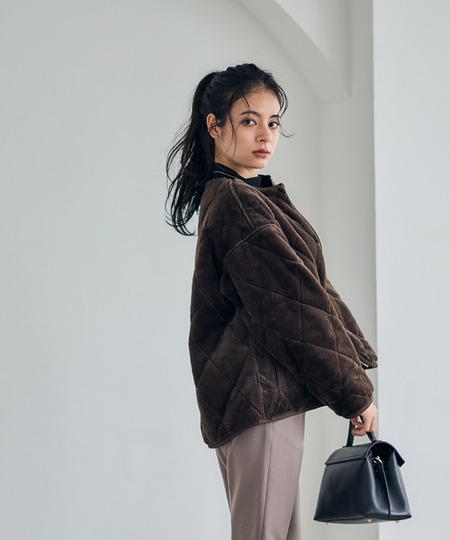 12Twelve Agenda(トゥエルブ アジェンダ)の「リバーシブルファーキルティングコート(その他アウター・レディース・チャコールグレー/ブラウン・M)」の4枚目の写真