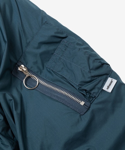rehacer(レアセル)の「rehacer : Volume MA-1 Down Jacket / ボリューム MA-1 ダウンジャケット(ダウンジャケット/コート・レディース・グリーン/ブラック・SMALL)」の8枚目の写真