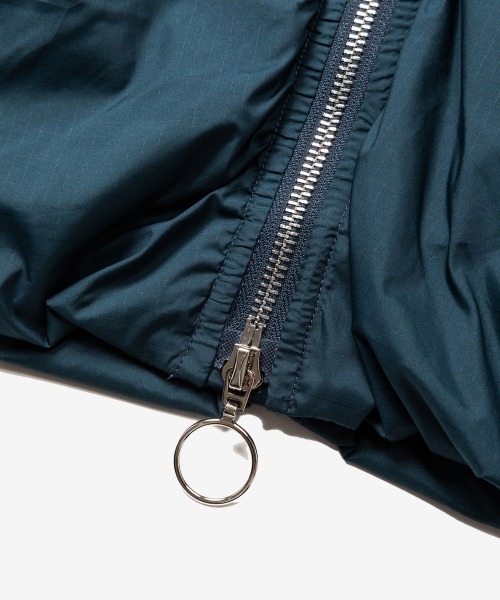rehacer(レアセル)の「rehacer : Volume MA-1 Down Jacket / ボリューム MA-1 ダウンジャケット(ダウンジャケット/コート・レディース・グリーン/ブラック・SMALL)」の9枚目の写真
