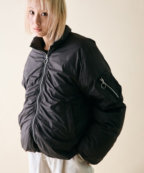 rehacer(レアセル)の「rehacer : Volume MA-1 Down Jacket / ボリューム MA-1 ダウンジャケット(ダウンジャケット/コート・レディース・グリーン/ブラック・SMALL)」の15枚目の写真