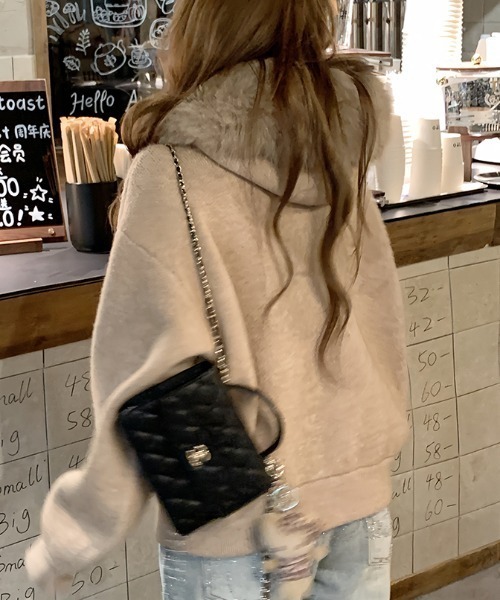 emi+（エミプラス）の「ファーフーディニットパーカー（パーカー・レディース・モカ/アイボリー/グレー・FREE）」の7枚目の写真