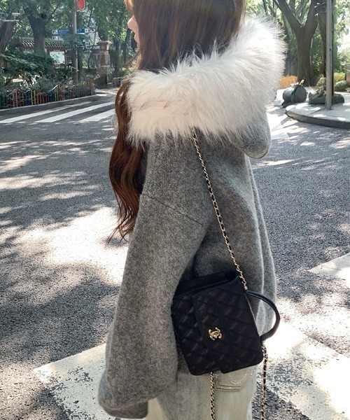 emi+（エミプラス）の「ファーフーディニットパーカー（パーカー・レディース・モカ/アイボリー/グレー・FREE）」の9枚目の写真