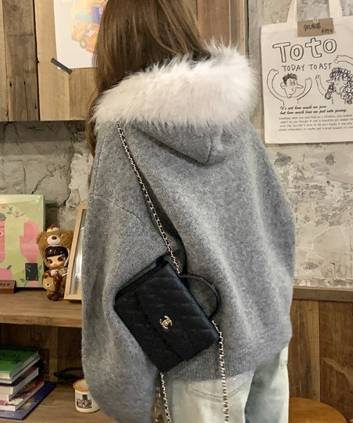 emi+（エミプラス）の「ファーフーディニットパーカー（パーカー・レディース・モカ/アイボリー/グレー・FREE）」の12枚目の写真