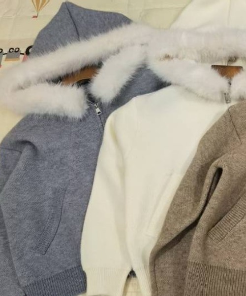 emi+（エミプラス）の「ファーフーディニットパーカー（パーカー・レディース・モカ/アイボリー/グレー・FREE）」の18枚目の写真