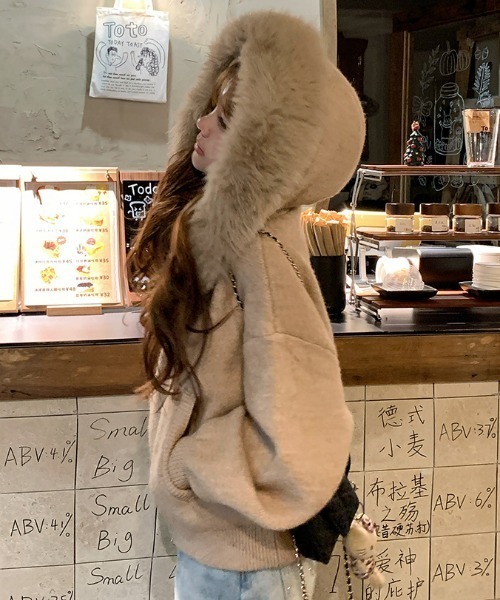 emi+（エミプラス）の「ファーフーディニットパーカー（パーカー・レディース・モカ/アイボリー/グレー・FREE）」の19枚目の写真