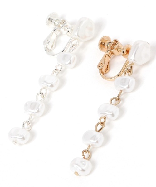 LAKOLE(ラコレ)の「変形パールサガリイヤリング / 601936(イヤリング・レディース・その他1/その他2・FREE)」の3枚目の写真