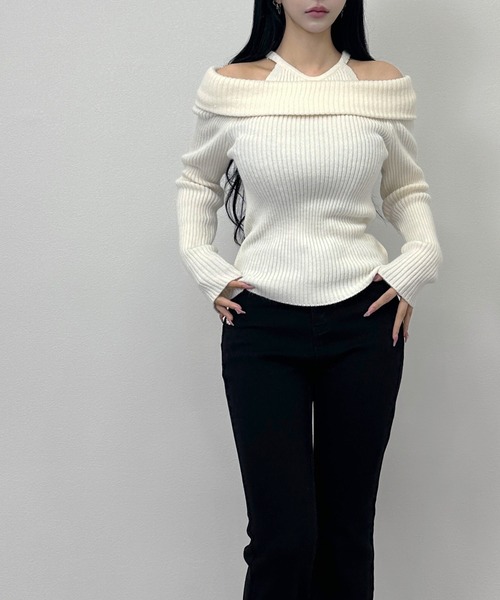 FOLLOWIN(フォロウィン)の「3color/オフショル×ストラップデザインリブニットトップス(ニット/セーター・レディース・ブラック/ベージュ/アイボリー・FREE)」の10枚目の写真