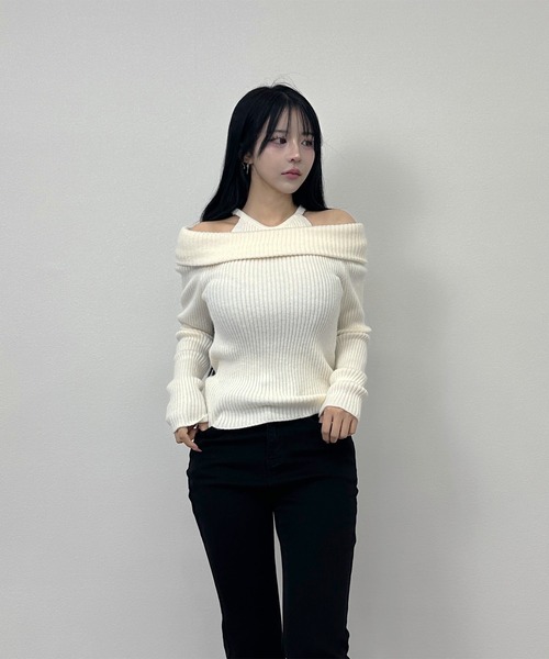 FOLLOWIN(フォロウィン)の「3color/オフショル×ストラップデザインリブニットトップス(ニット/セーター・レディース・ブラック/ベージュ/アイボリー・FREE)」の7枚目の写真
