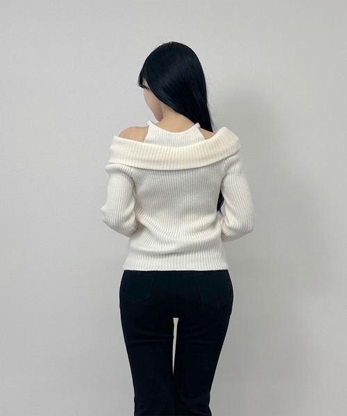 FOLLOWIN(フォロウィン)の「3color/オフショル×ストラップデザインリブニットトップス(ニット/セーター・レディース・ブラック/ベージュ/アイボリー・FREE)」の9枚目の写真