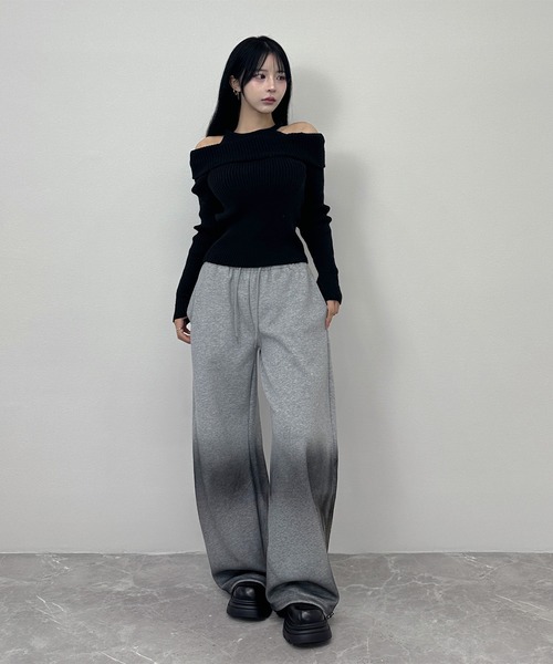 FOLLOWIN(フォロウィン)の「3color/オフショル×ストラップデザインリブニットトップス(ニット/セーター・レディース・ブラック/ベージュ/アイボリー・FREE)」の15枚目の写真