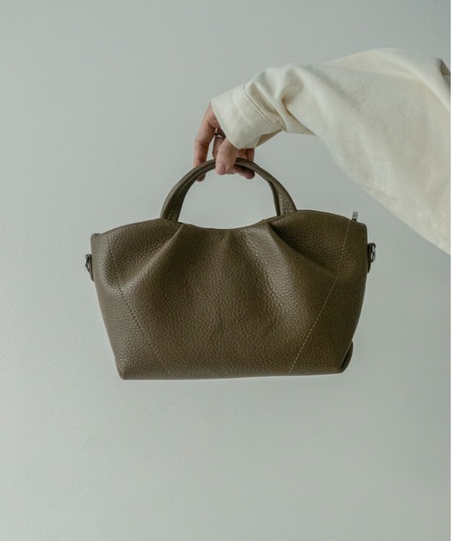 on:nue（オンニュ）の「【on:nue】[2WAY/肩紐付] フェイクレザー2wayハンドバッグ（ショルダーバッグ・レディース・ベージュ/アイボリー/ブラック・FREE）」の3枚目の写真