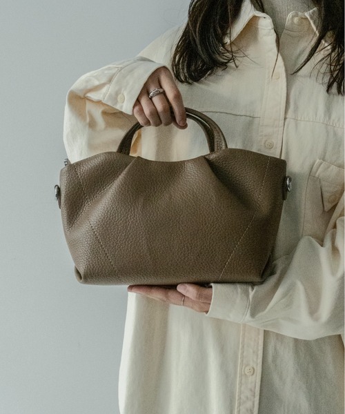 on:nue（オンニュ）の「【on:nue】[2WAY/肩紐付] フェイクレザー2wayハンドバッグ（ショルダーバッグ・レディース・ベージュ/アイボリー/ブラック・FREE）」の20枚目の写真
