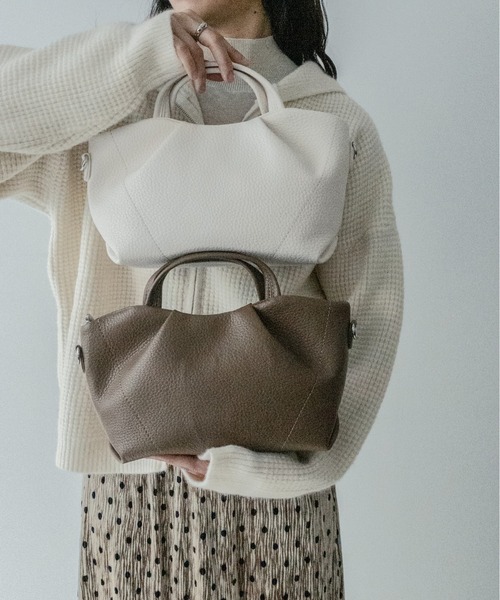 on:nue（オンニュ）の「【on:nue】[2WAY/肩紐付] フェイクレザー2wayハンドバッグ（ショルダーバッグ・レディース・ベージュ/アイボリー/ブラック・FREE）」の22枚目の写真