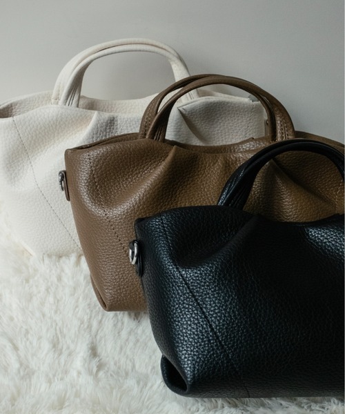 on:nue（オンニュ）の「【on:nue】[2WAY/肩紐付] フェイクレザー2wayハンドバッグ（ショルダーバッグ・レディース・ベージュ/アイボリー/ブラック・FREE）」の5枚目の写真