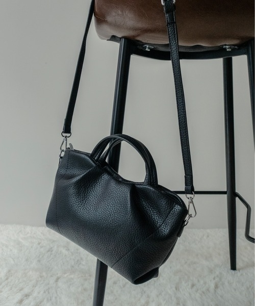 on:nue（オンニュ）の「【on:nue】[2WAY/肩紐付] フェイクレザー2wayハンドバッグ（ショルダーバッグ・レディース・ベージュ/アイボリー/ブラック・FREE）」の10枚目の写真