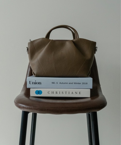 on:nue（オンニュ）の「【on:nue】[2WAY/肩紐付] フェイクレザー2wayハンドバッグ（ショルダーバッグ・レディース・ベージュ/アイボリー/ブラック・FREE）」の8枚目の写真