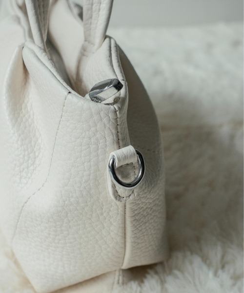 on:nue（オンニュ）の「【on:nue】[2WAY/肩紐付] フェイクレザー2wayハンドバッグ（ショルダーバッグ・レディース・ベージュ/アイボリー/ブラック・FREE）」の11枚目の写真