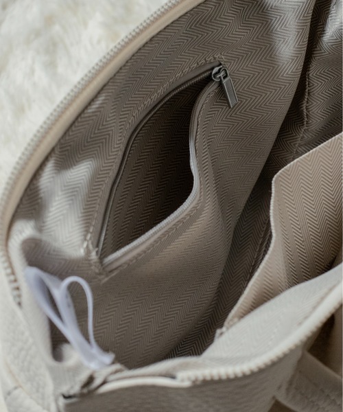 on:nue（オンニュ）の「【on:nue】[2WAY/肩紐付] フェイクレザー2wayハンドバッグ（ショルダーバッグ・レディース・ベージュ/アイボリー/ブラック・FREE）」の15枚目の写真