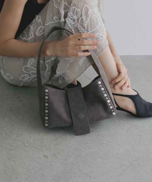 EFOLE(エフォル)の「【ZOZO限定】Suede wide belted mini bag / スエードワイドベルトミニバッグ(ハンドバッグ・レディース・ブラウン/ベージュ・FREE)」の11枚目の写真