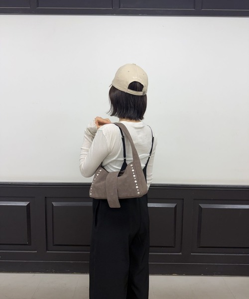 EFOLE(エフォル)の「【ZOZO限定】Suede wide belted mini bag / スエードワイドベルトミニバッグ(ハンドバッグ・レディース・ブラウン/ベージュ・FREE)」の18枚目の写真