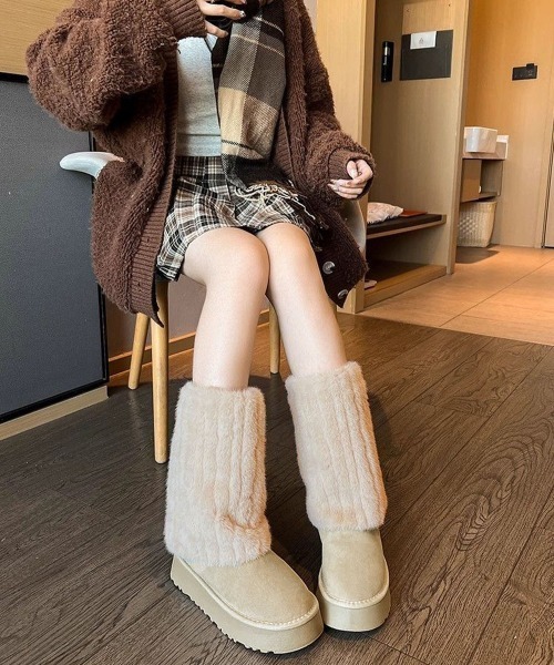 Miniministore(ミニミニストア)の「フェイクムートンブーツ 厚底ファーブーツ(ブーツ・レディース・キャメル/ライトベージュ/ブラック・25.0cm/23.5cm/24.5cm/24.0cm/23.0cm)」の12枚目の写真