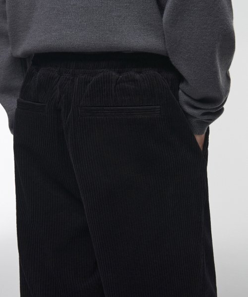MUSINSA STANDARD（ムシンサスタンダード）の「ワンタックワイドコーデュロイバンディングパンツ[ブラック]（その他パンツ・メンズ・その他・30/26/28/40/38/42/36/34/32）」の6枚目の写真