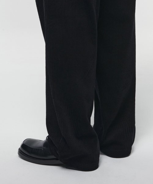 MUSINSA STANDARD（ムシンサスタンダード）の「ワンタックワイドコーデュロイバンディングパンツ[ブラック]（その他パンツ・メンズ・その他・30/26/28/40/38/42/36/34/32）」の7枚目の写真
