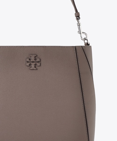 TORY BURCH(トリーバーチ)の「マックグロー バケットバッグ(ショルダーバッグ・レディース・アイボリー/ブラウン/グレイッシュベージュ・ONE SIZE)」の4枚目の写真